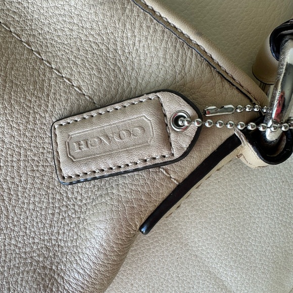 Coach Pebbled Leather Hobo Shoulder Bag | Beige Neutral | Authentic - Picture 3 of 9